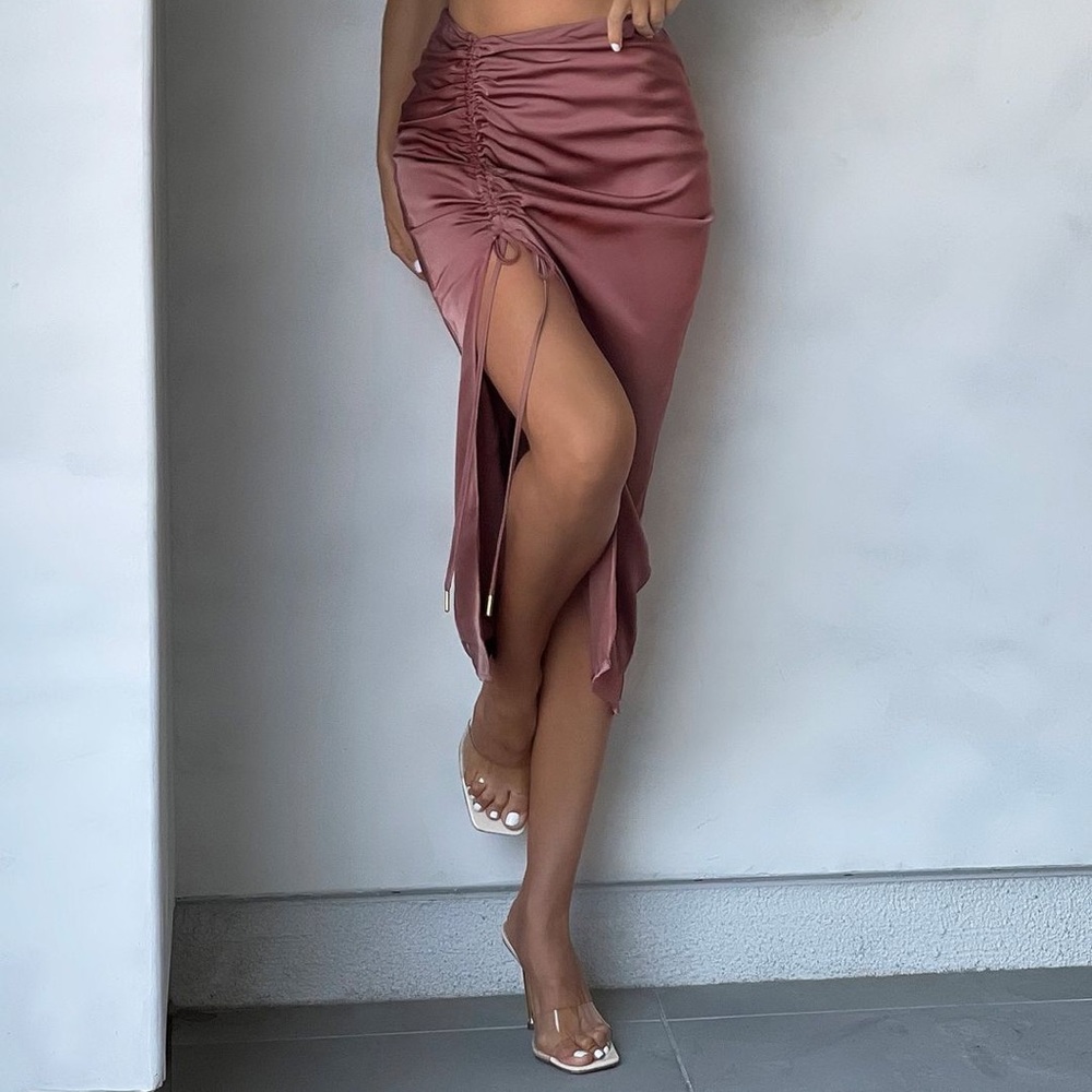 DEEP ROSE SATIN SIDE SPLIT RUCHED MIDI SKIRT